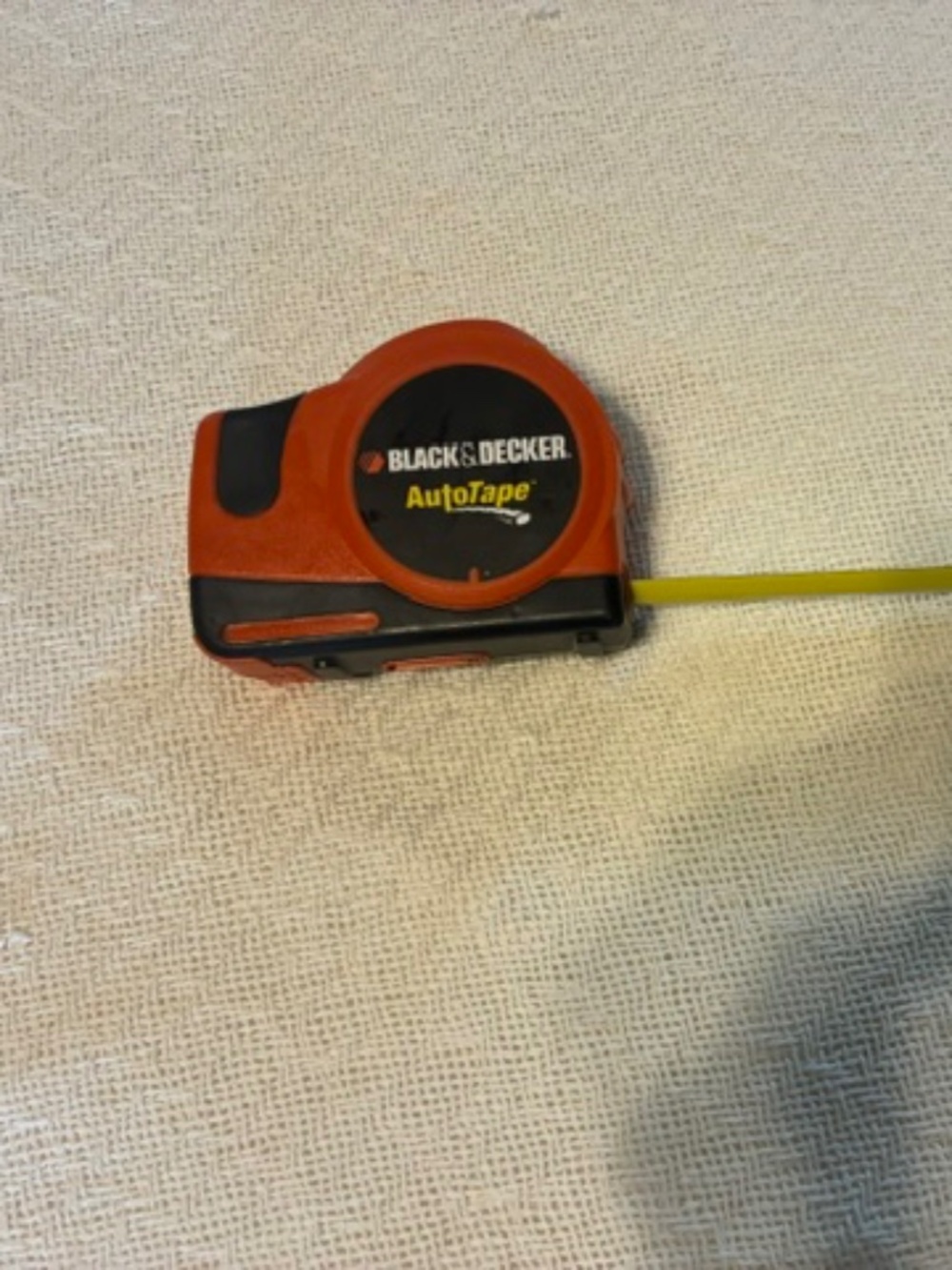 Tape Measure 25 feet Black and Decker Automatic with batteries